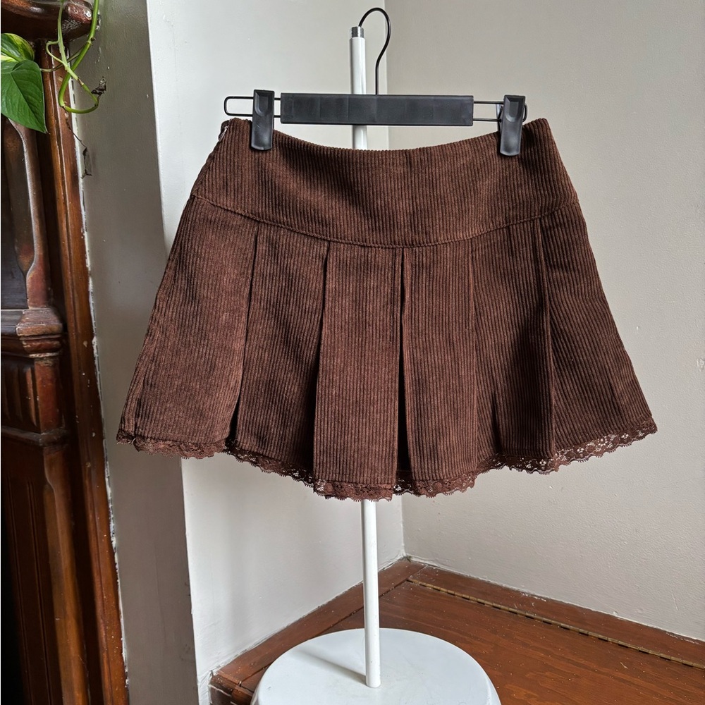 Brown pleated mini skirt